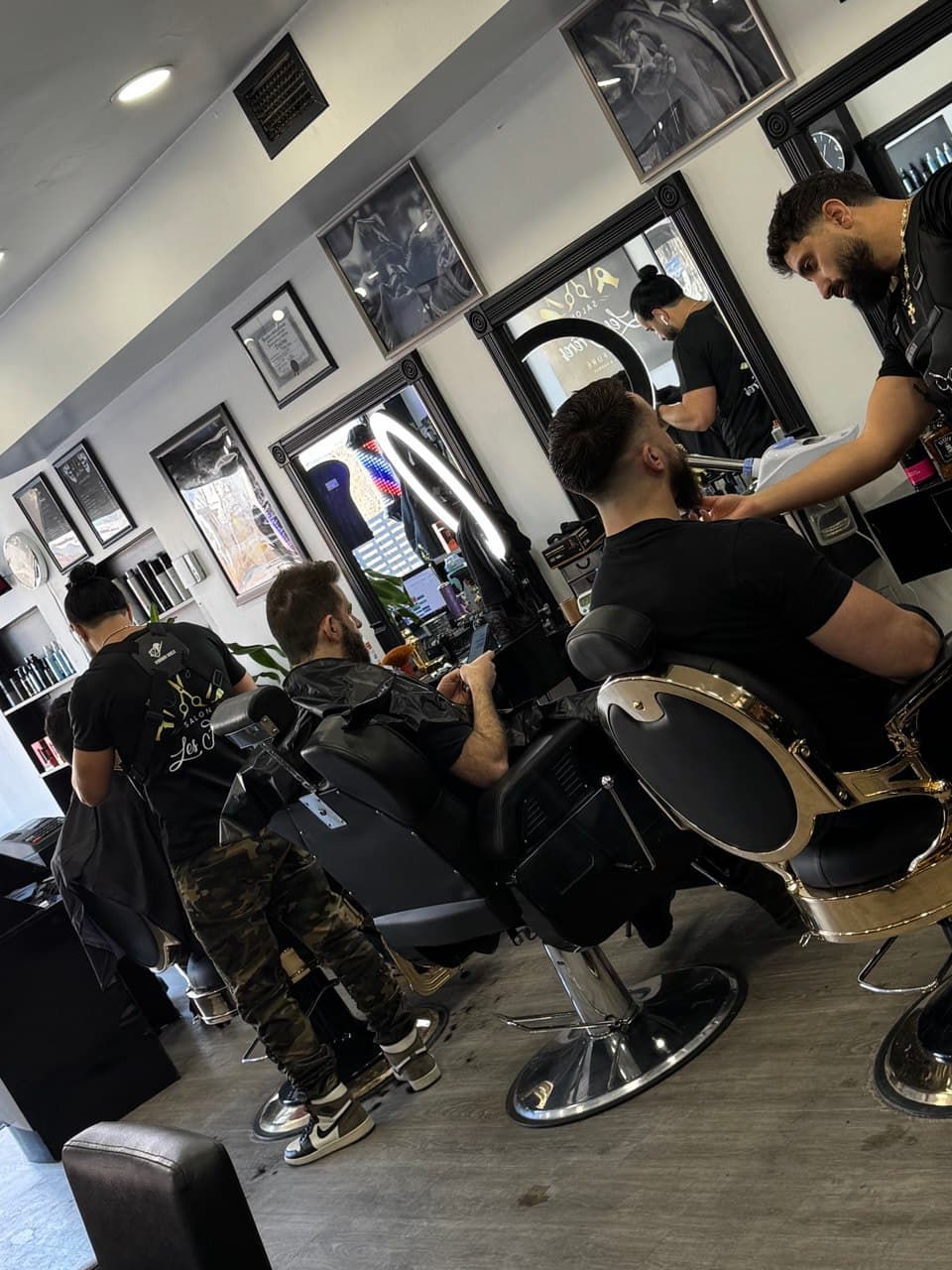 Salon Les Frères - Nos barbiers professionnels